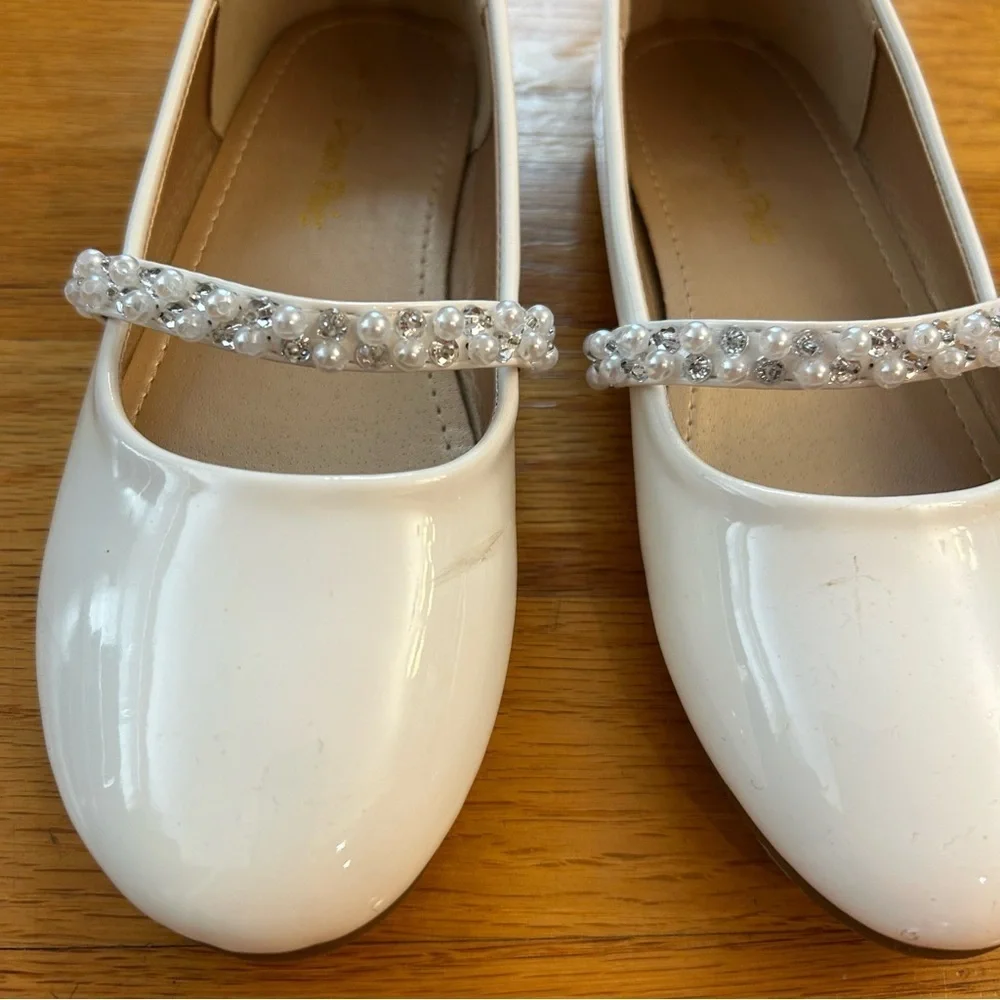 DREAM PAIRS White Kids Dress Shoes with Pearl Strap